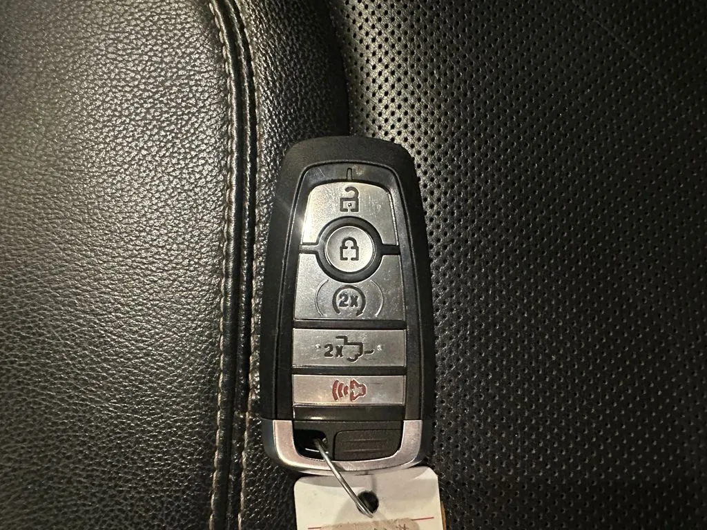 Ford Explorer photo 17