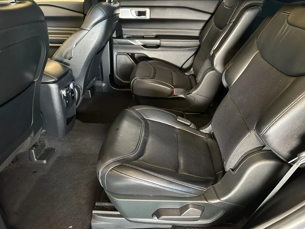 Ford Explorer photo 21