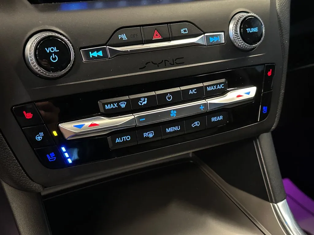Ford Explorer photo 15