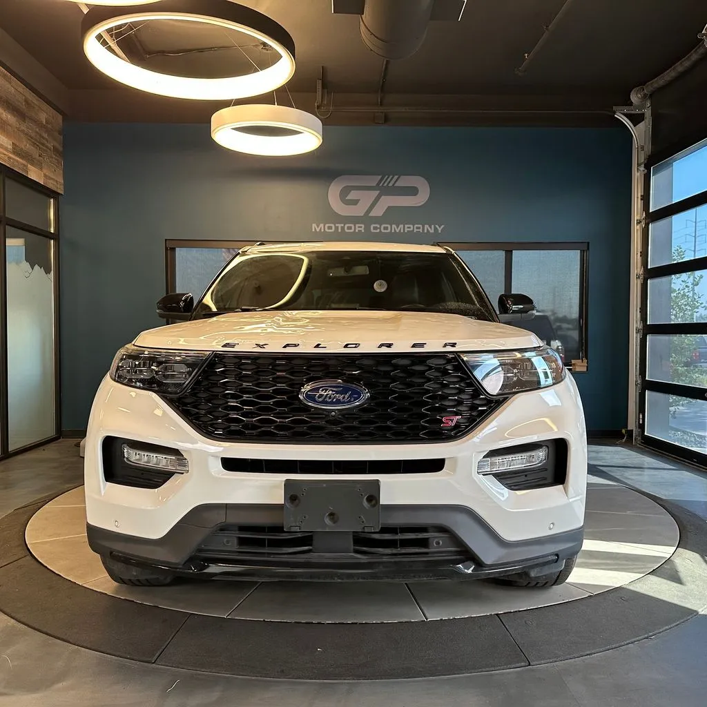 Ford Explorer photo 8