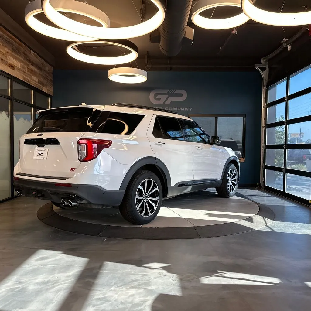 Ford Explorer photo 3