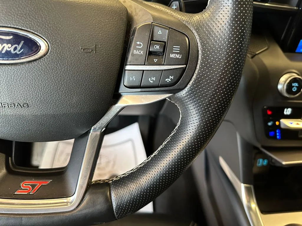 Ford Explorer photo 12