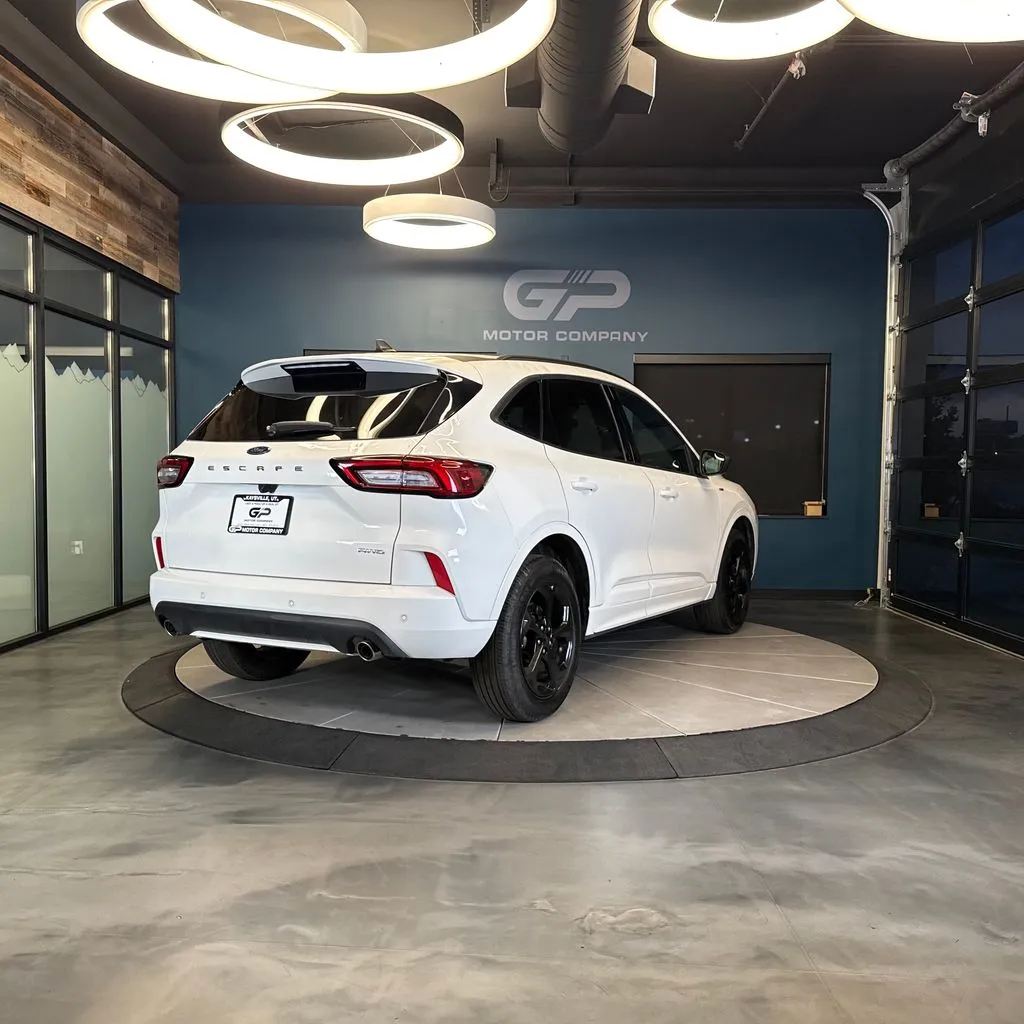 Ford Escape photo 3