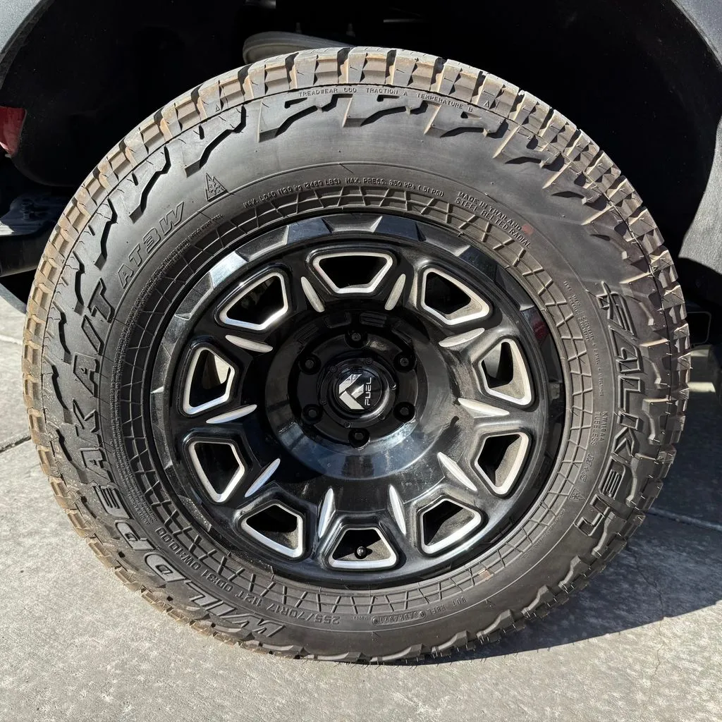 Ford Bronco photo 24