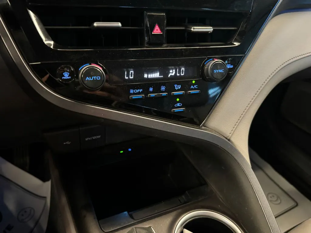 Toyota Camry photo 15