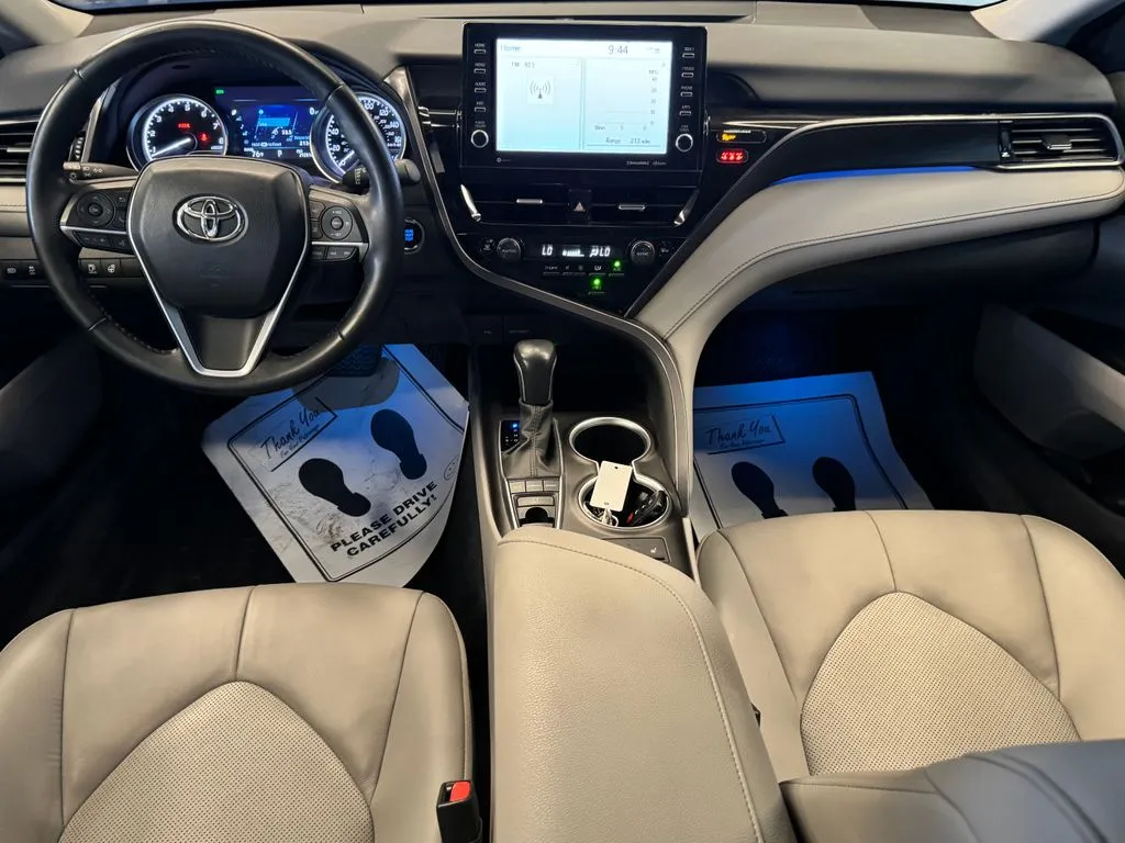 Toyota Camry photo 9
