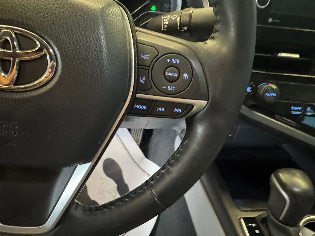 Toyota Camry photo 12
