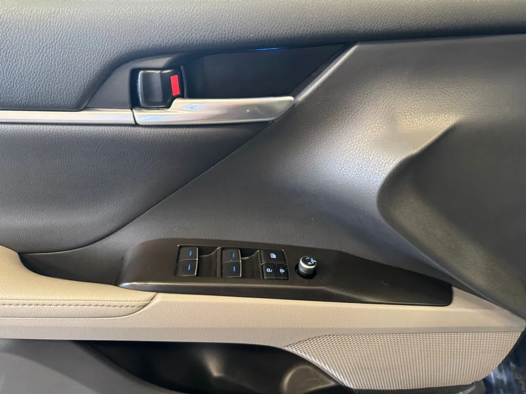 Toyota Camry photo 19