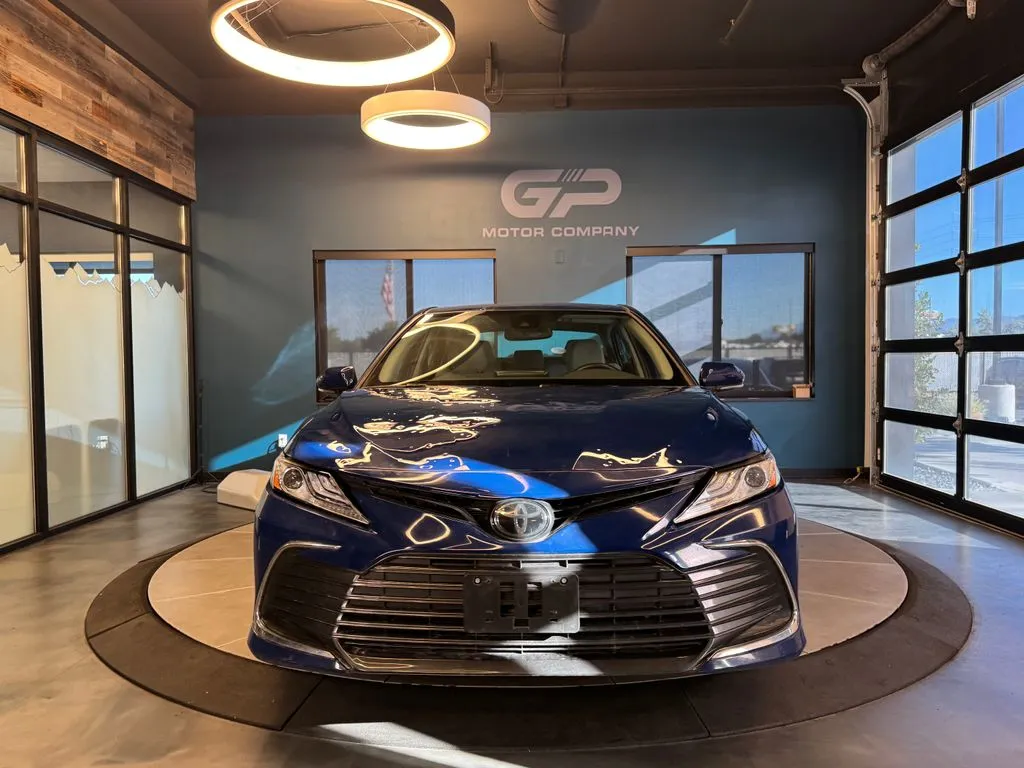 Toyota Camry photo 8
