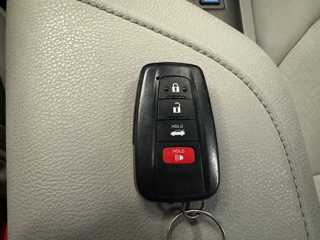 Toyota Camry photo 17