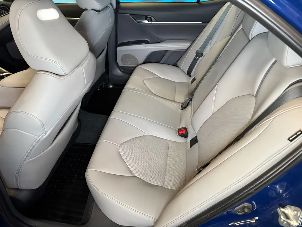 Toyota Camry photo 21