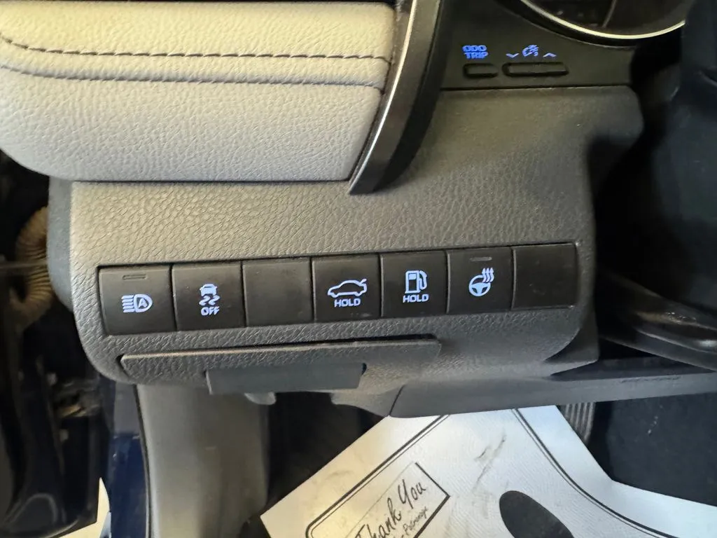 Toyota Camry photo 18