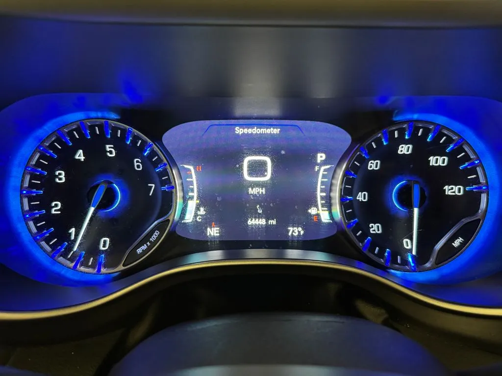 Chrysler Pacifica photo 10