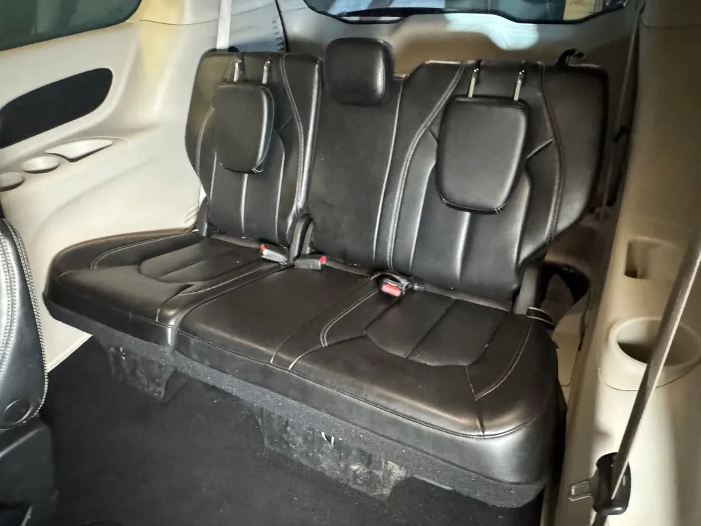 Chrysler Pacifica photo 21