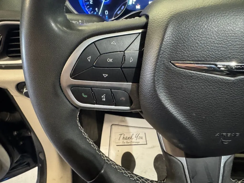 Chrysler Pacifica photo 11