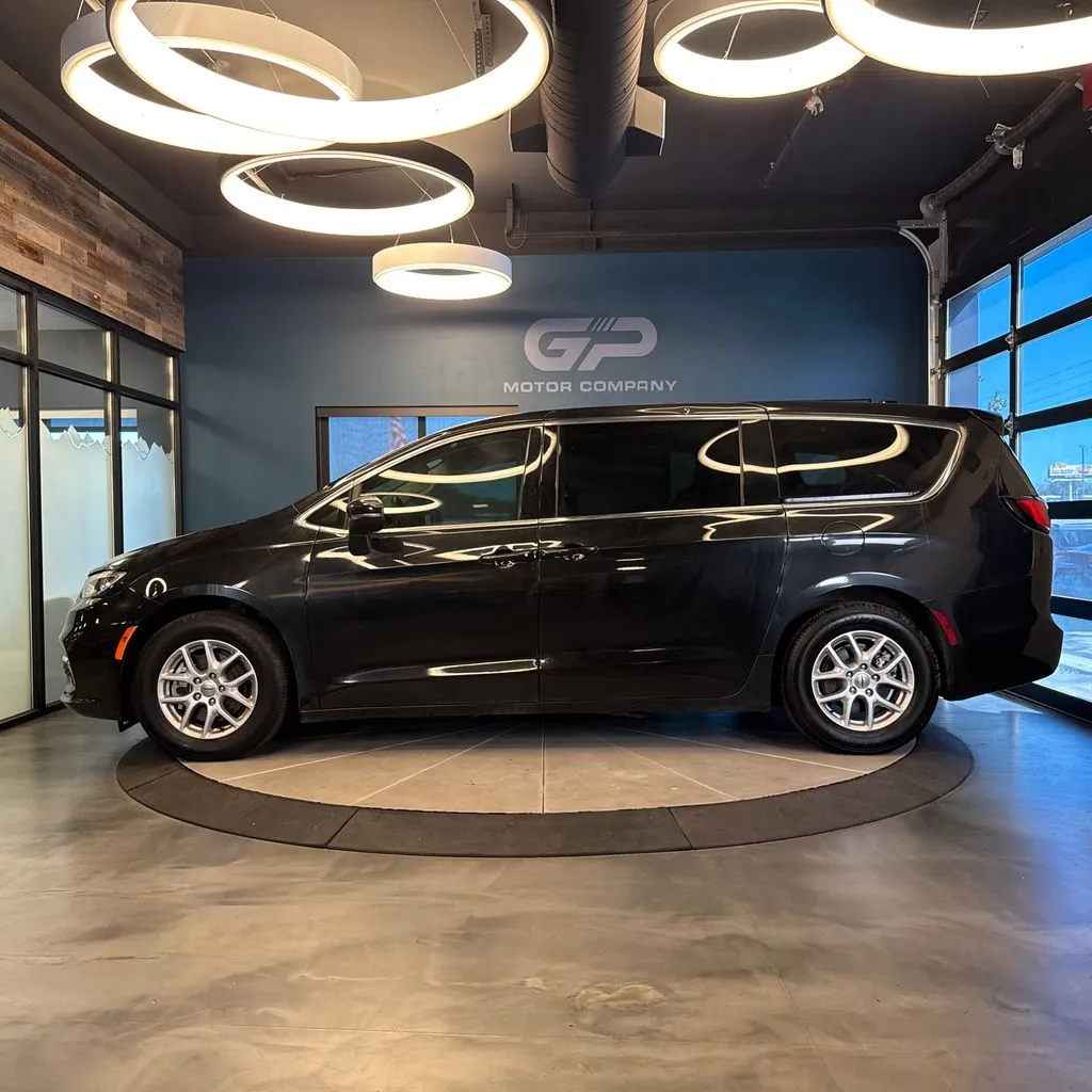 Chrysler Pacifica photo 6