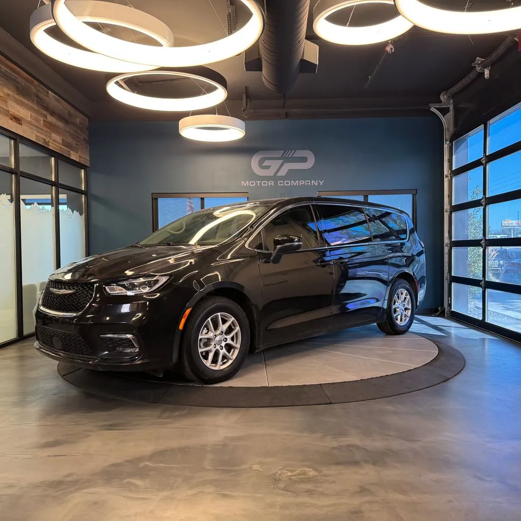 Chrysler Pacifica photo 7