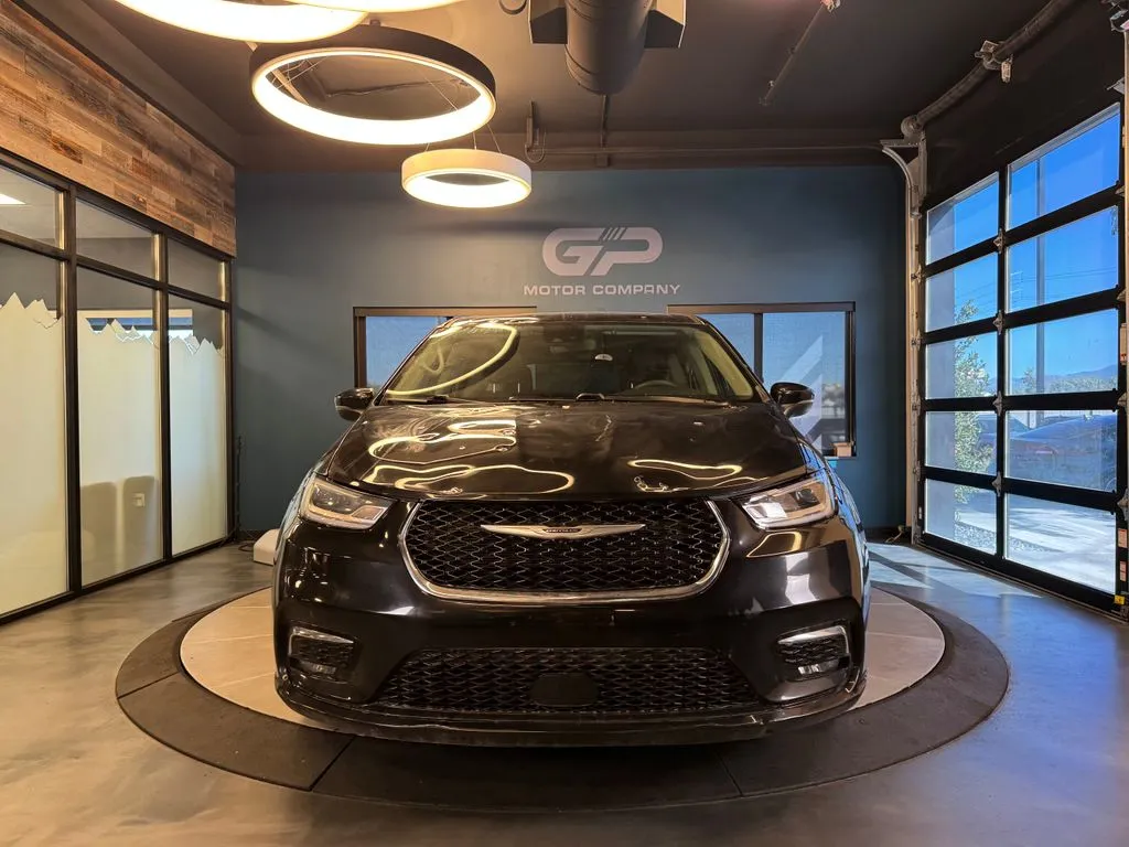 Chrysler Pacifica photo 8