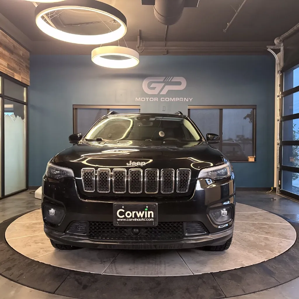 Jeep Cherokee photo 8