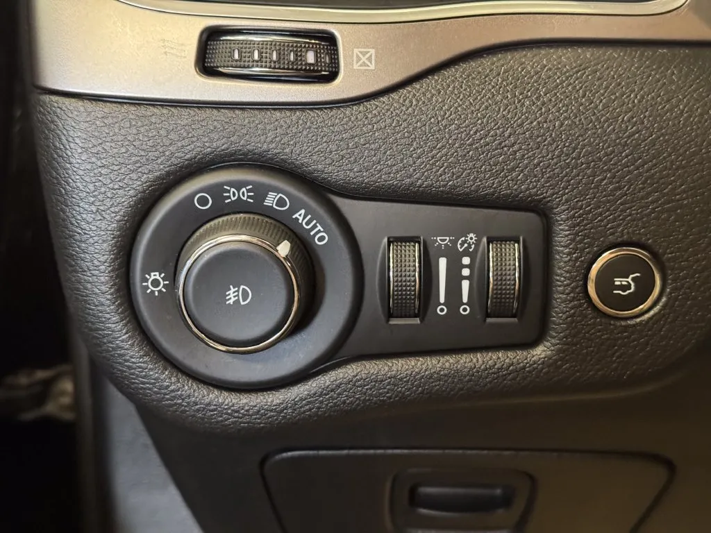 Jeep Cherokee photo 18