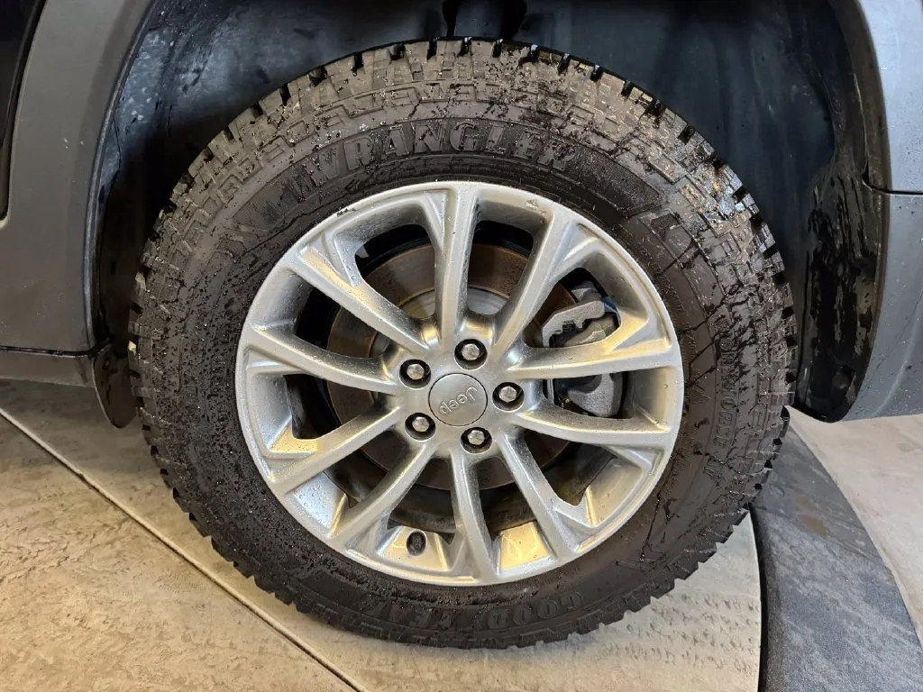 Jeep Cherokee photo 25