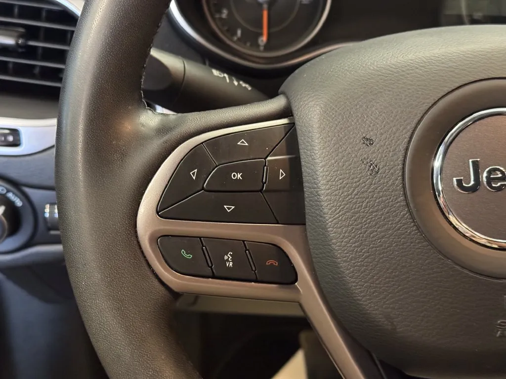 Jeep Cherokee photo 11