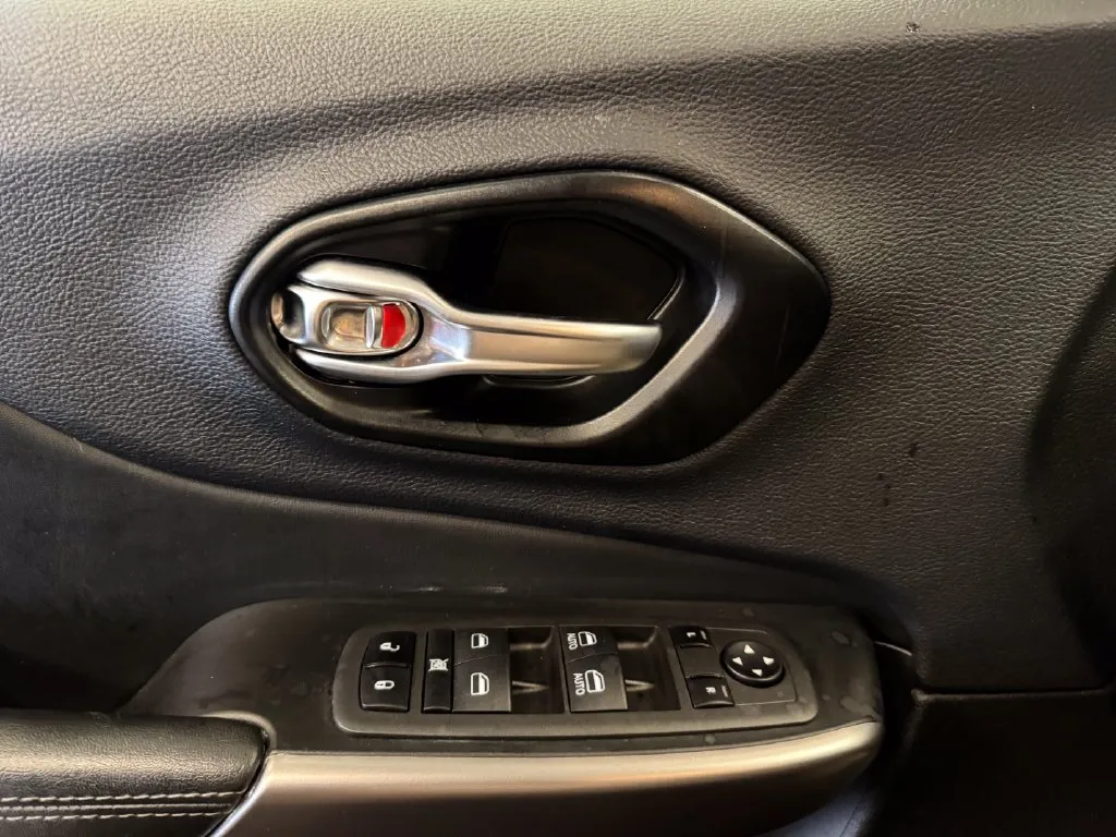 Jeep Cherokee photo 19