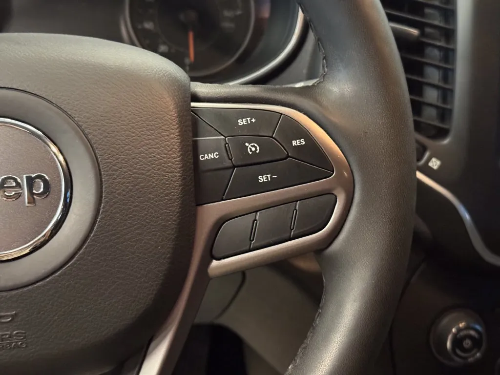 Jeep Cherokee photo 12