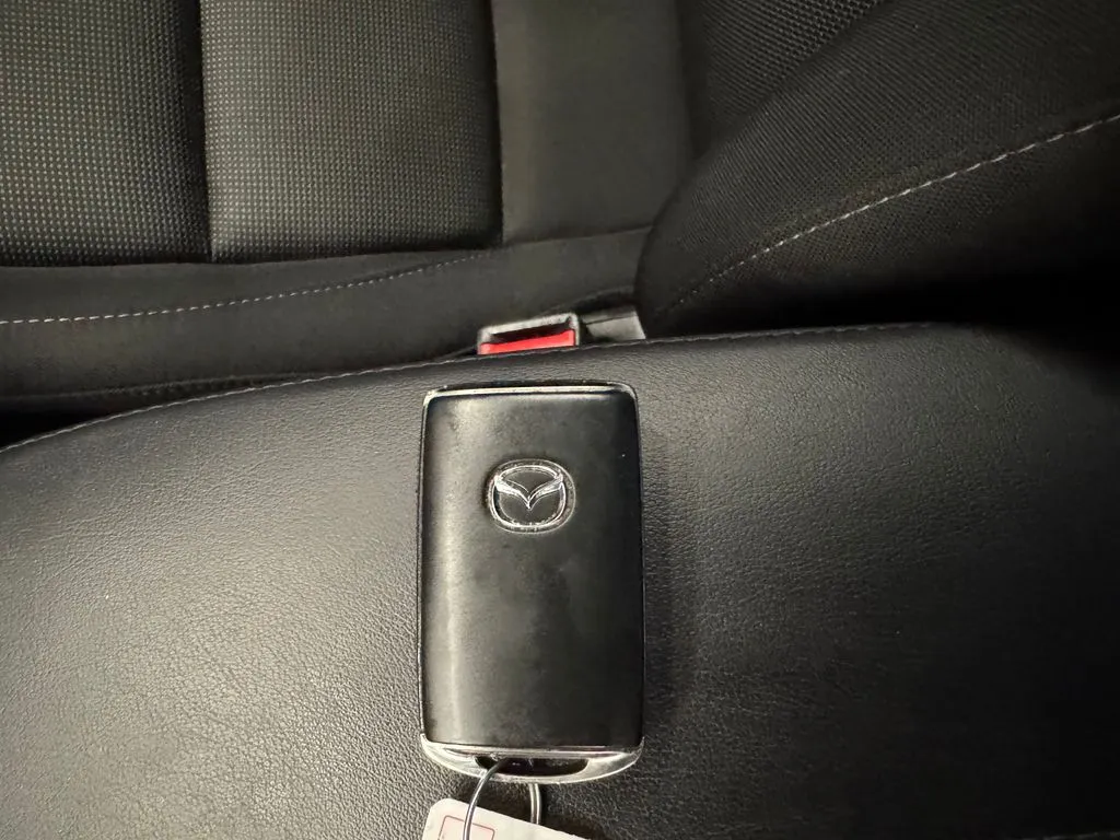 Mazda CX-30 photo 16