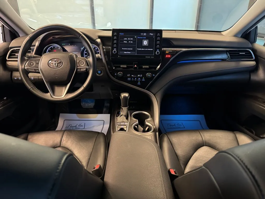 Toyota Camry photo 9