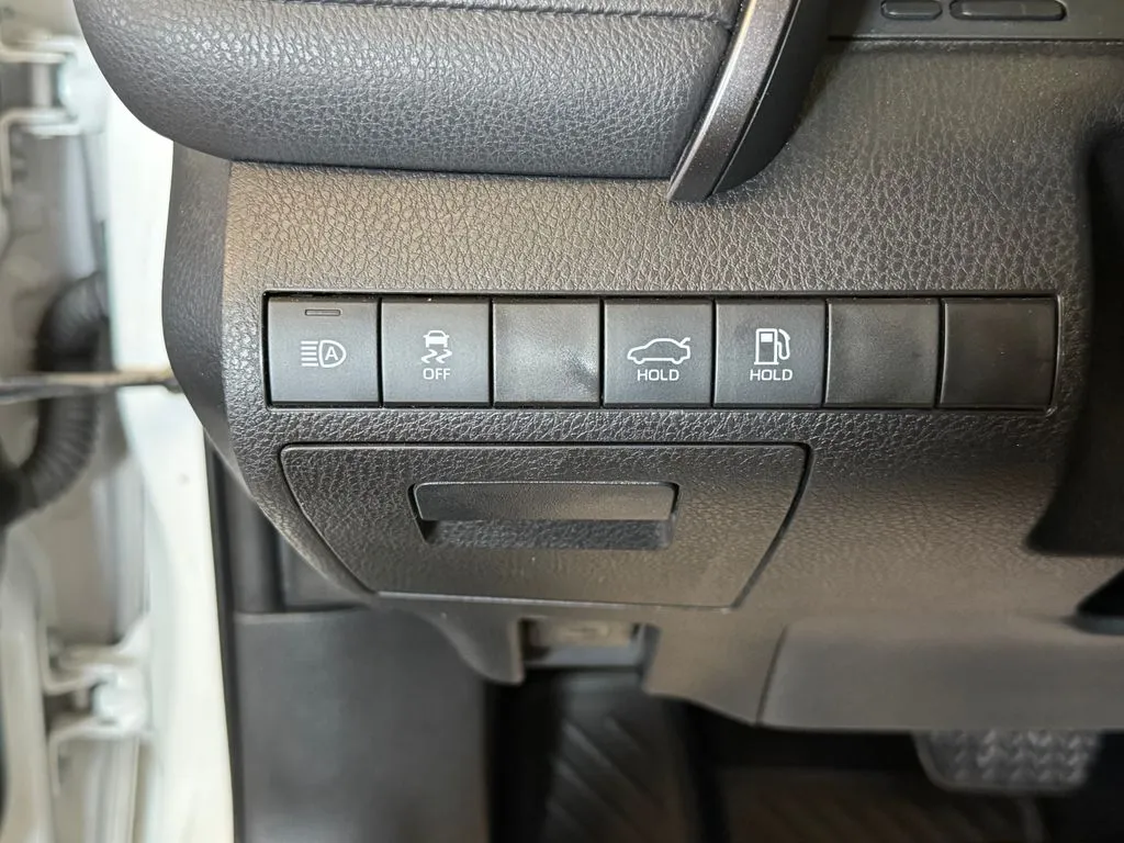 Toyota Camry photo 18