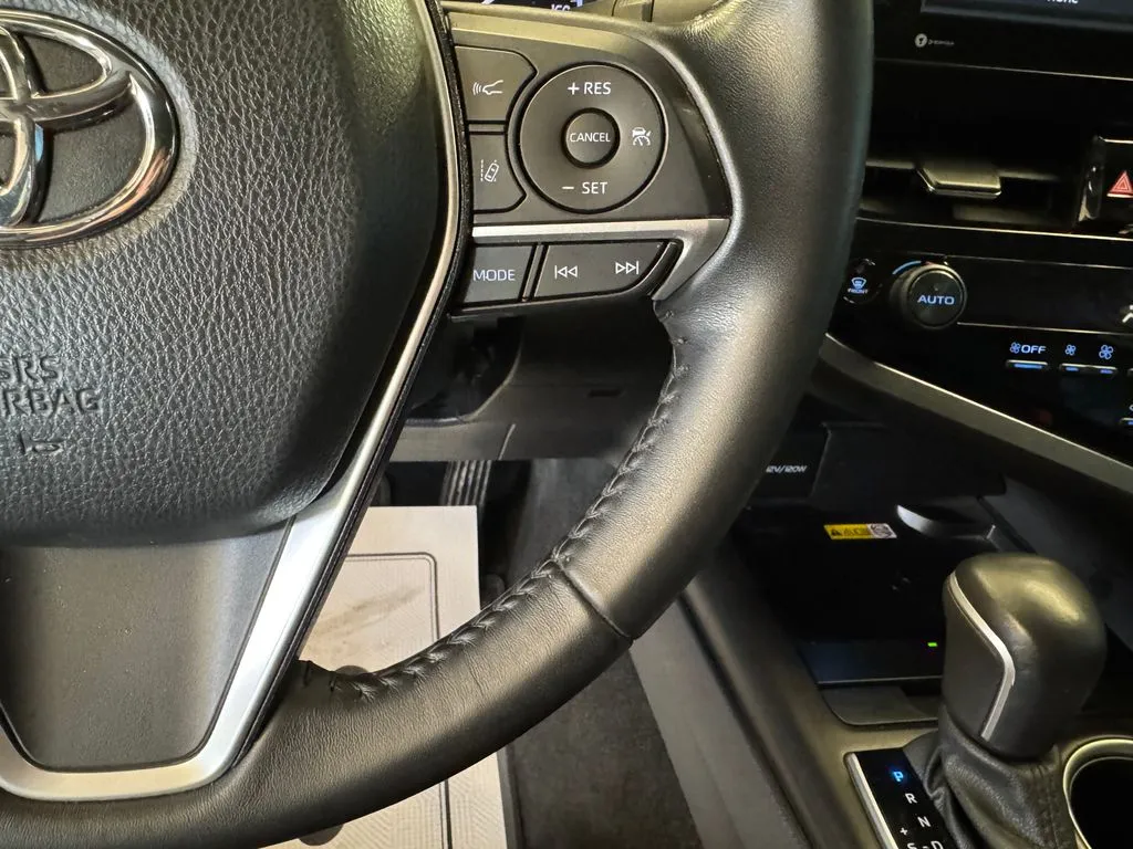 Toyota Camry photo 12