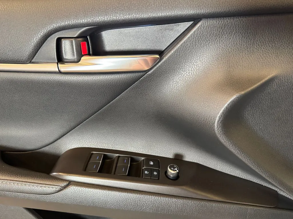 Toyota Camry photo 19