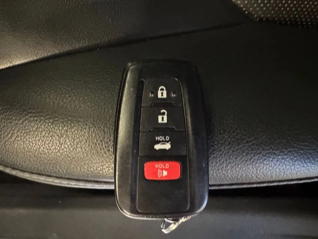 Toyota Camry photo 17