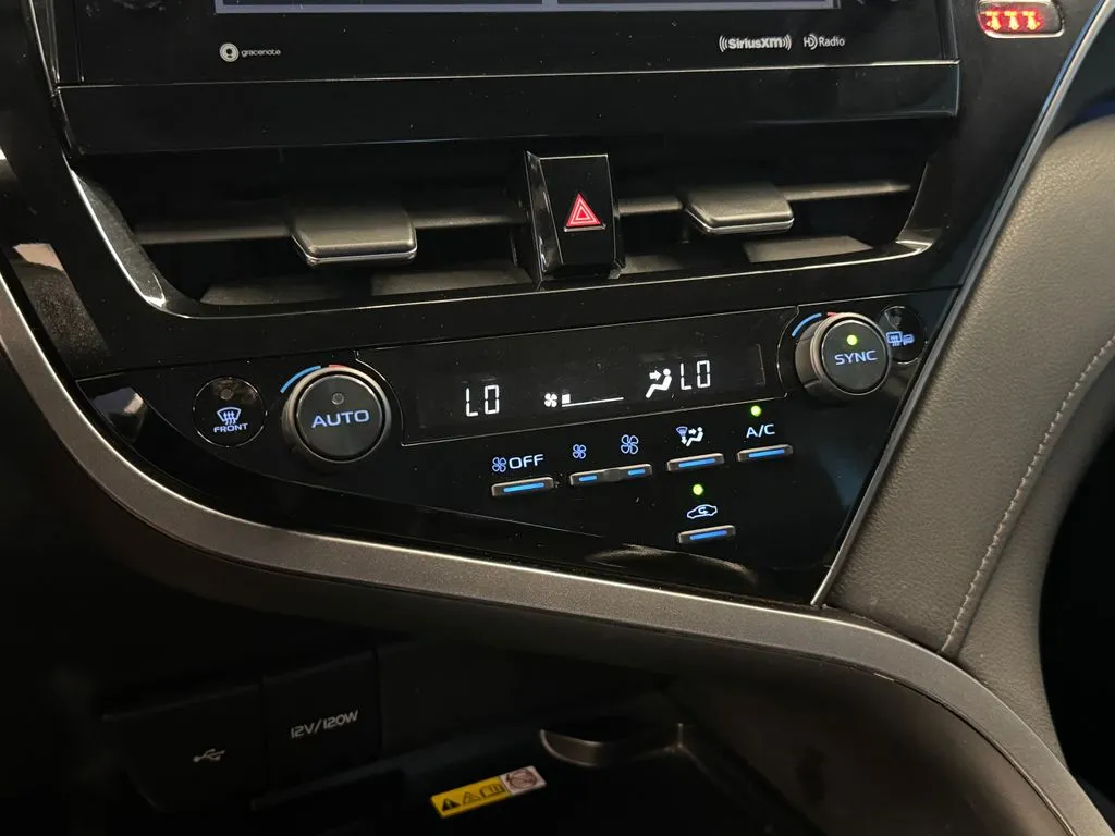 Toyota Camry photo 15