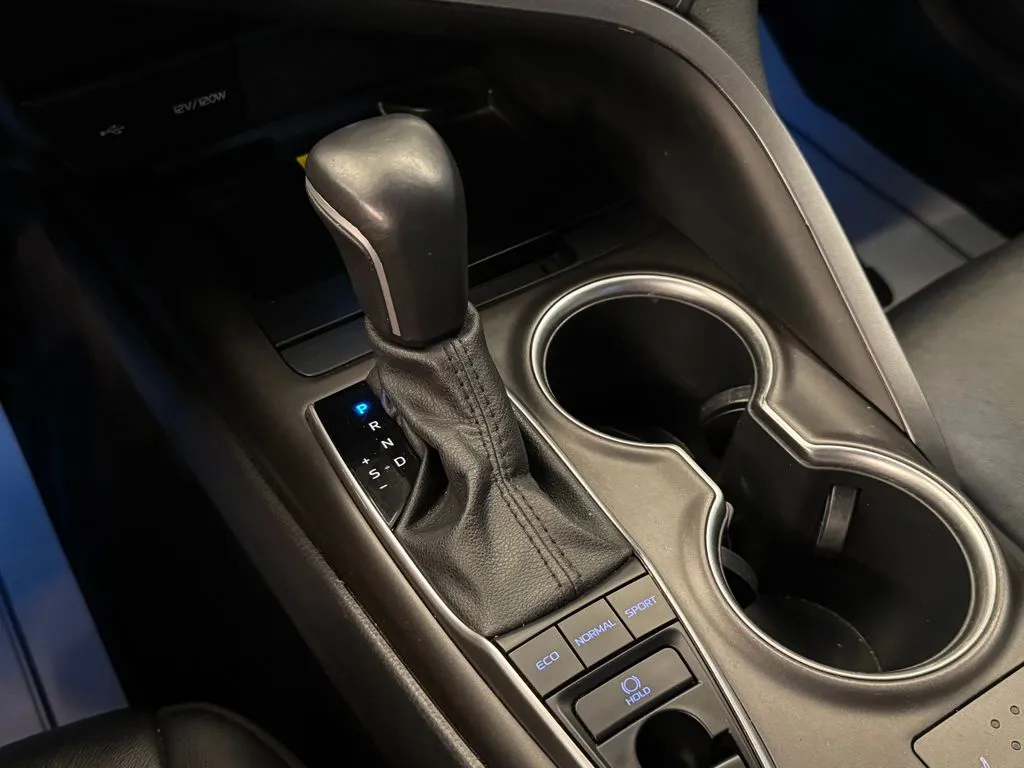 Toyota Camry photo 16