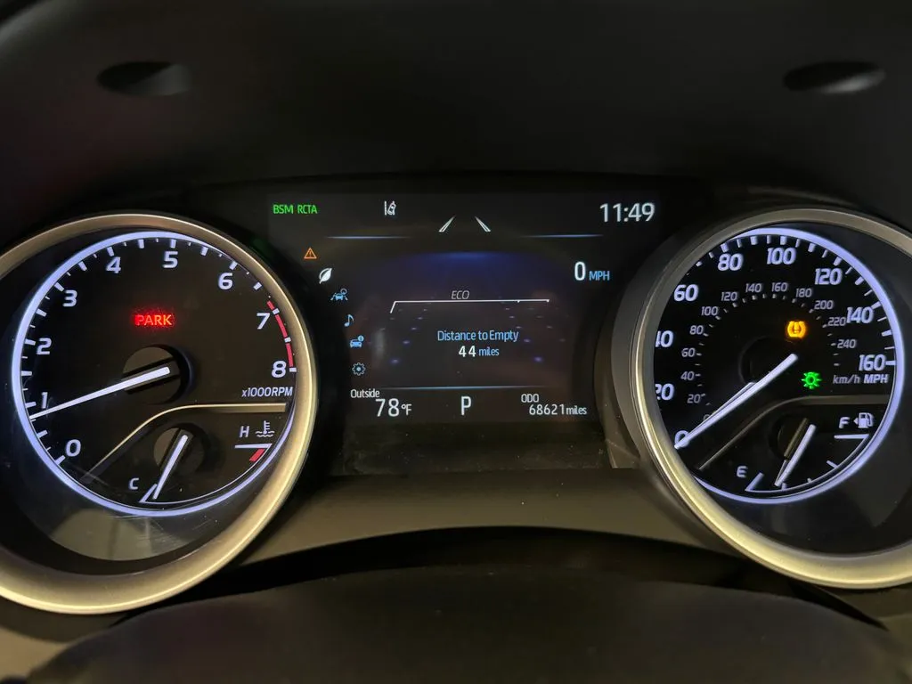 Toyota Camry photo 10