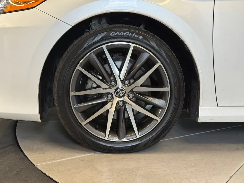 Toyota Camry photo 25