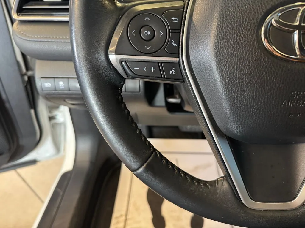 Toyota Camry photo 11