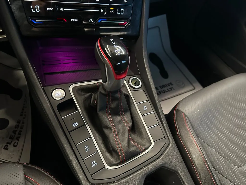 Volkswagen Jetta GLI photo 16