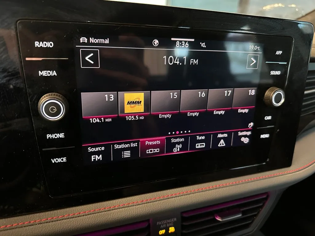 Volkswagen Jetta GLI photo 13