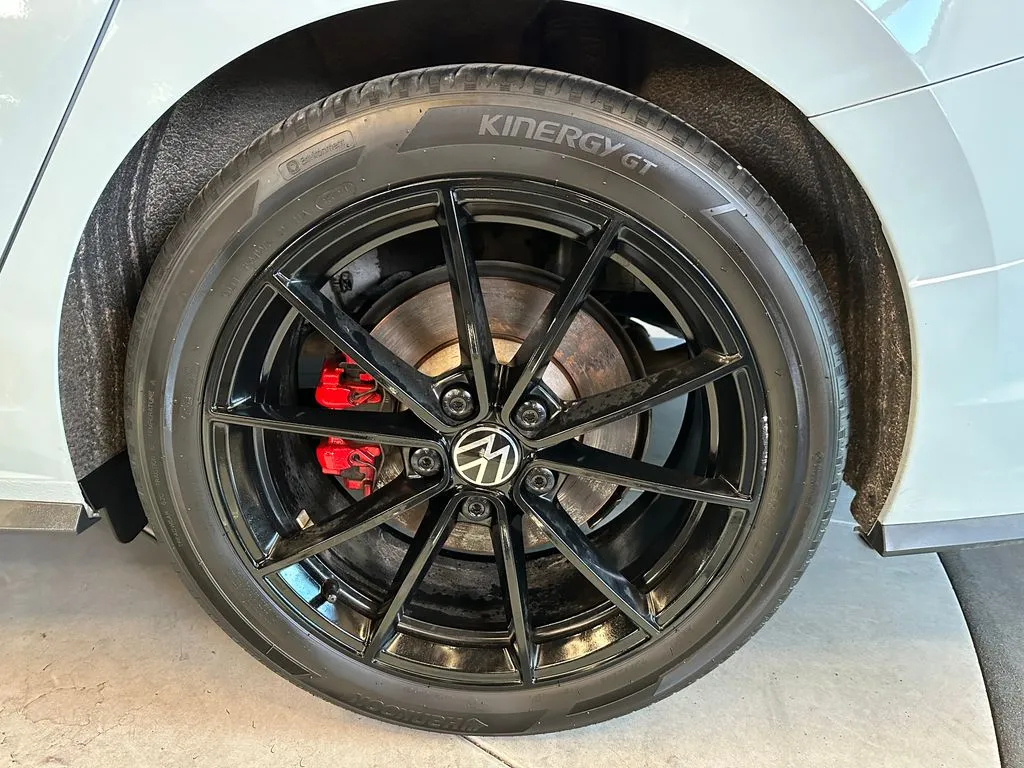 Volkswagen Jetta GLI photo 26