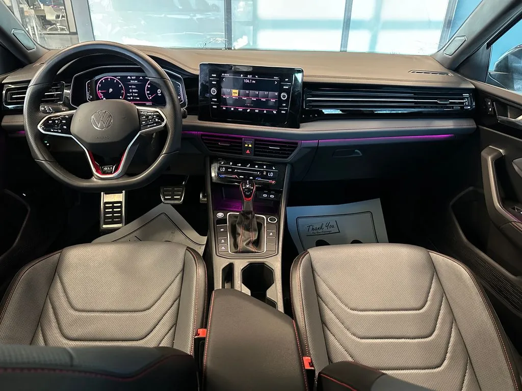 Volkswagen Jetta GLI photo 9
