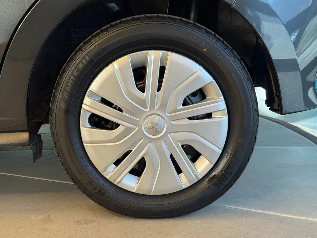 Mitsubishi Mirage photo 25