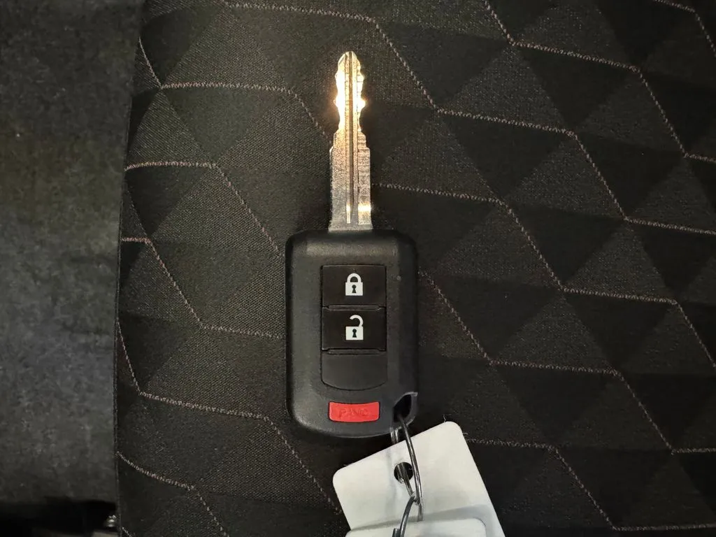 Mitsubishi Mirage photo 17