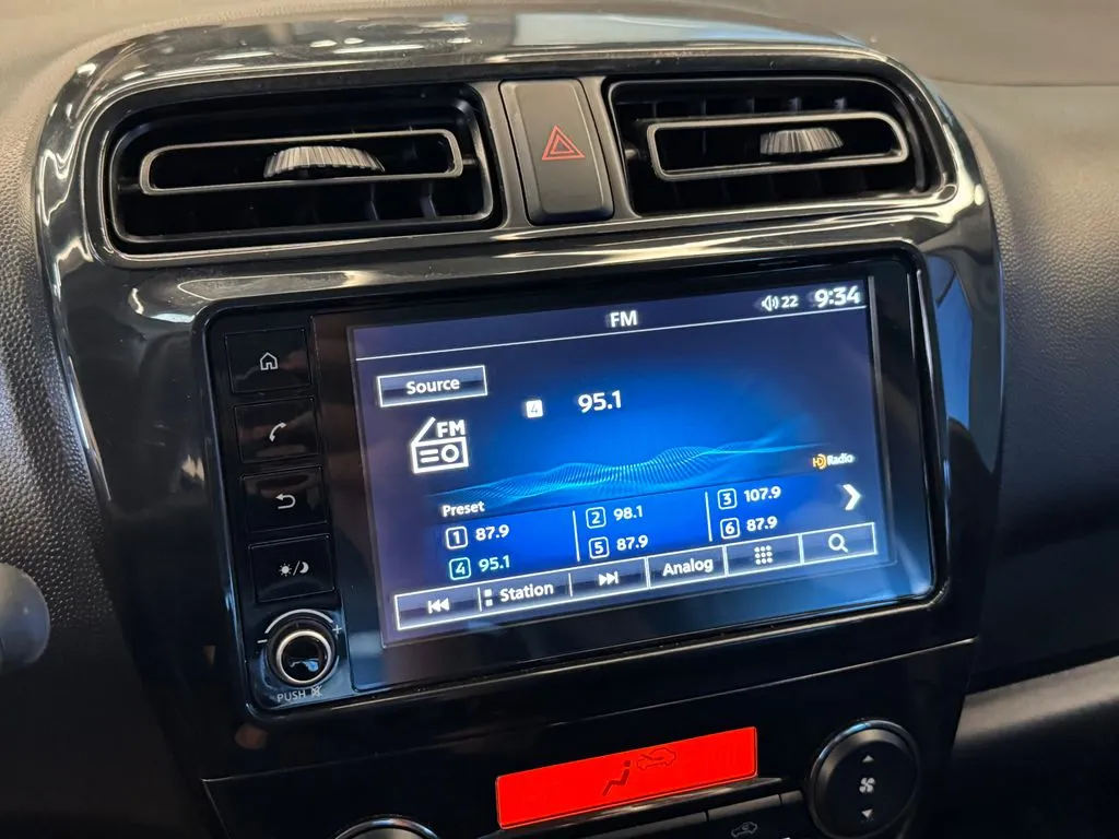 Mitsubishi Mirage photo 13