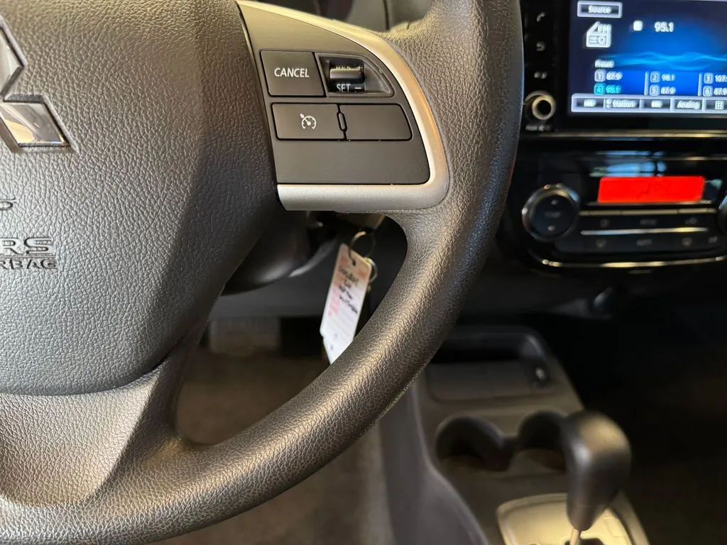 Mitsubishi Mirage photo 12