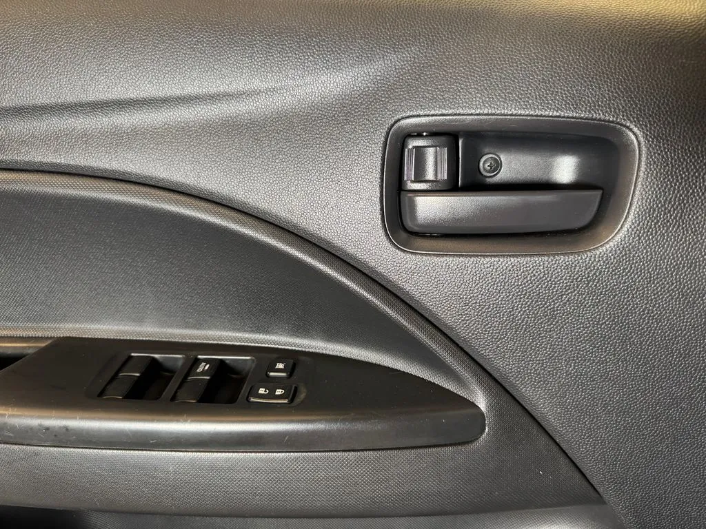Mitsubishi Mirage photo 19