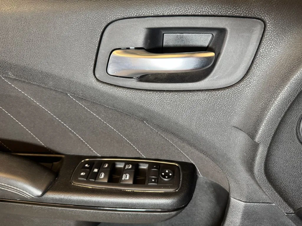Dodge Charger photo 19