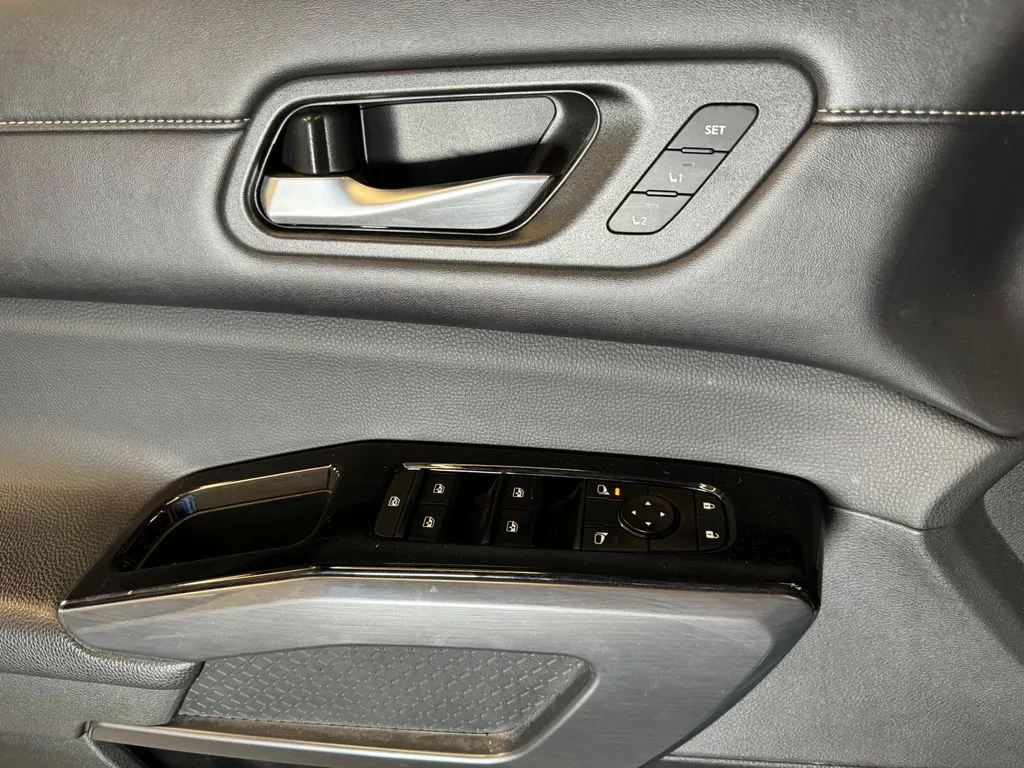 Nissan Pathfinder photo 19